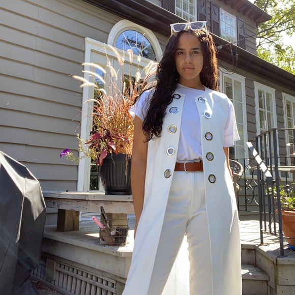 Meet your Posher, Layla - Picture 3 of 4